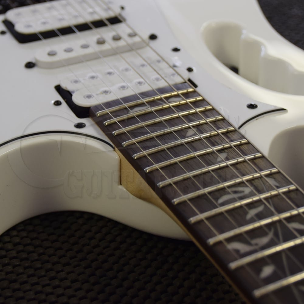 Ibanez E-Gitarre Jemjr White