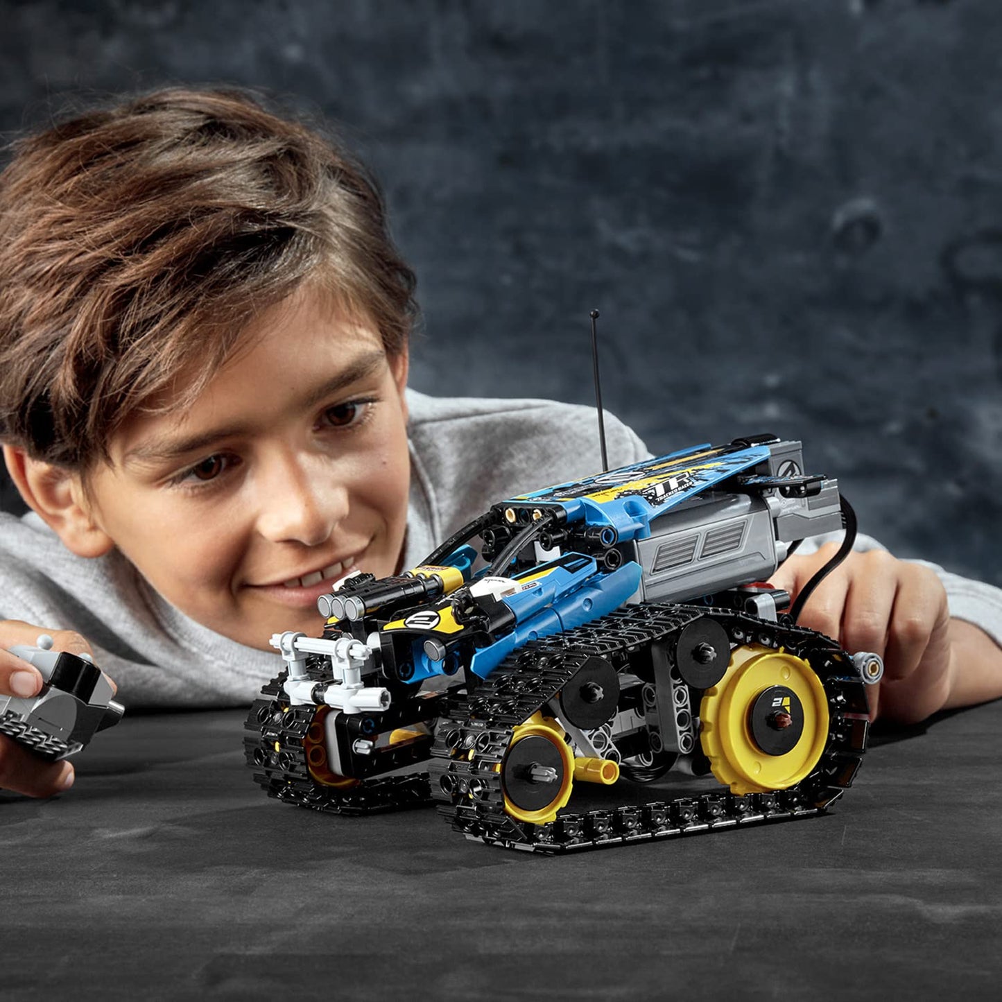 LEGO 42095 Technic Ferngesteuerter Stunt-Racer, ferngesteuertes Auto, Modellauto, RC Rennauto,