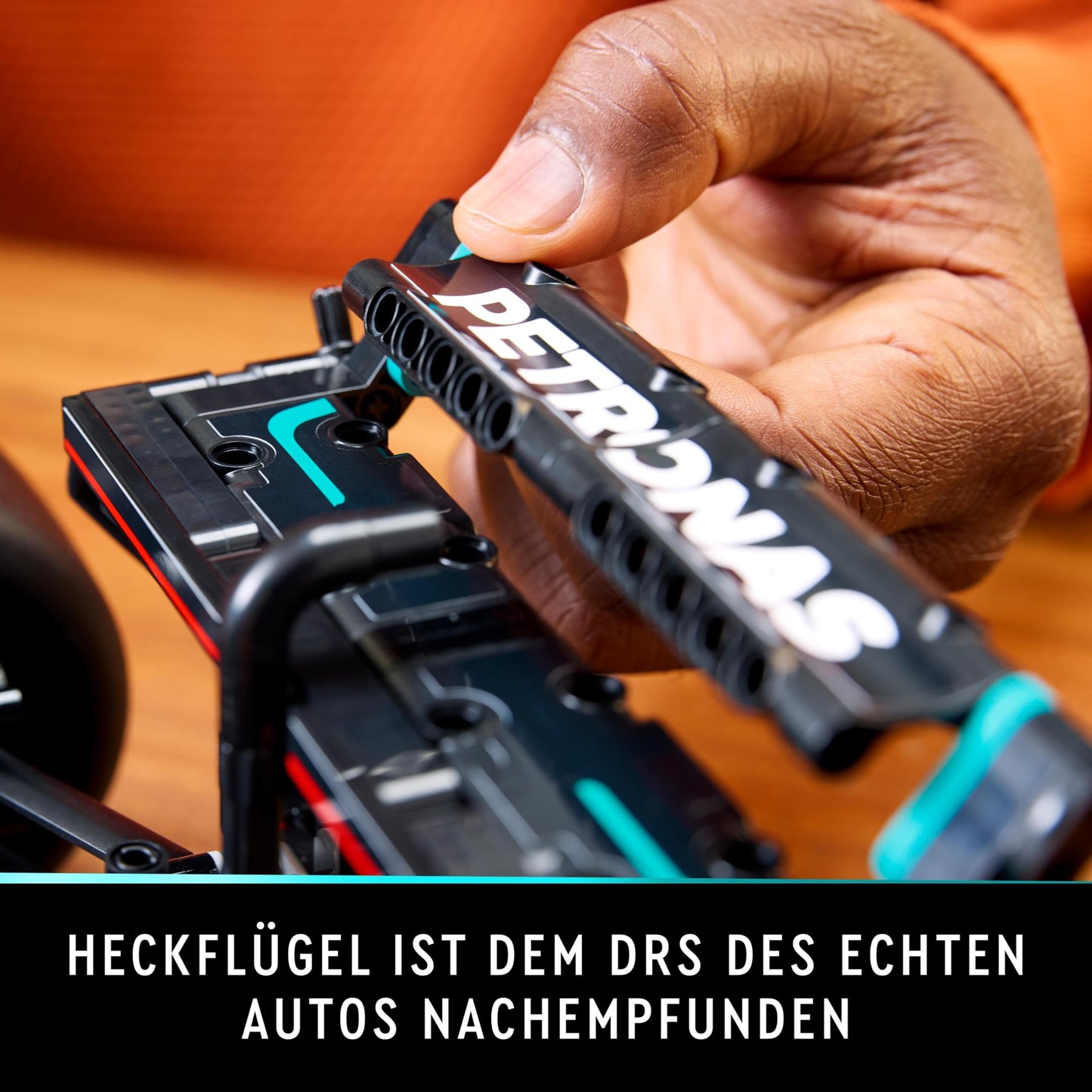 LEGO Technic Mercedes-AMG F1 W14 E Performance Set für Erwachsene, Maßstabsgetreuer Rennwagen Modellbausatz,